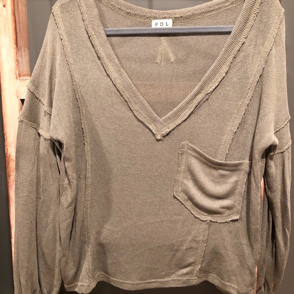 POL loose fitting, lightweight sweater. Olive green. New, never worn.
